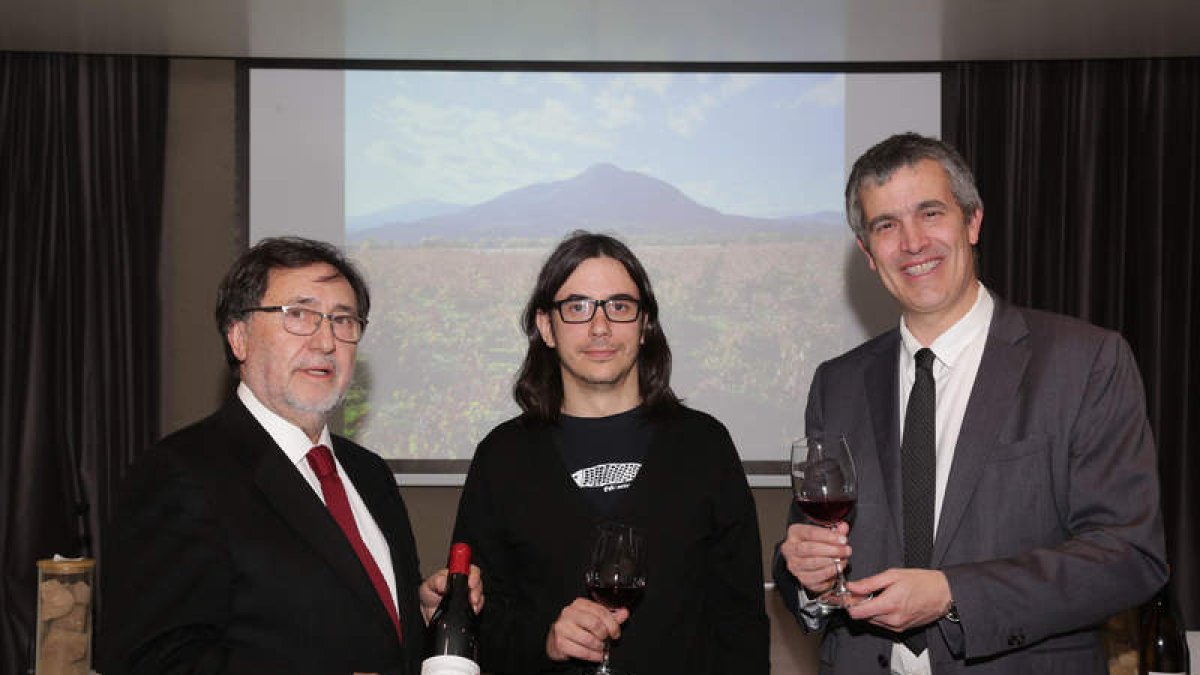 Fernando Cornejo, Fernando García y Mario Barreda, director técnico de la DO Vinos de Madrid. S. PÉREZ