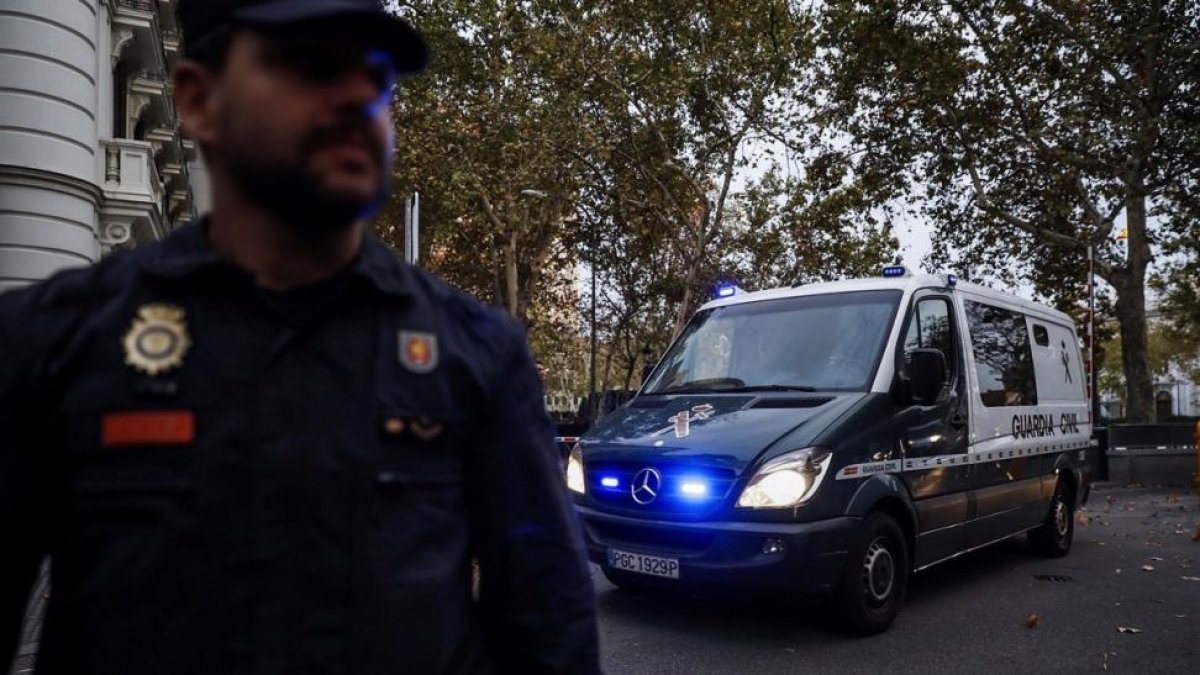 Dos detenidos en Tarragona por mensajes de odio contra la Policia y la Guardia Civil el 1-O.