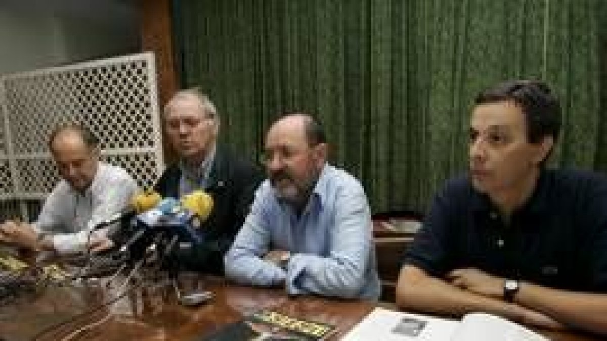 De Cela, ayer entre los historiadores que colaboran en la revista