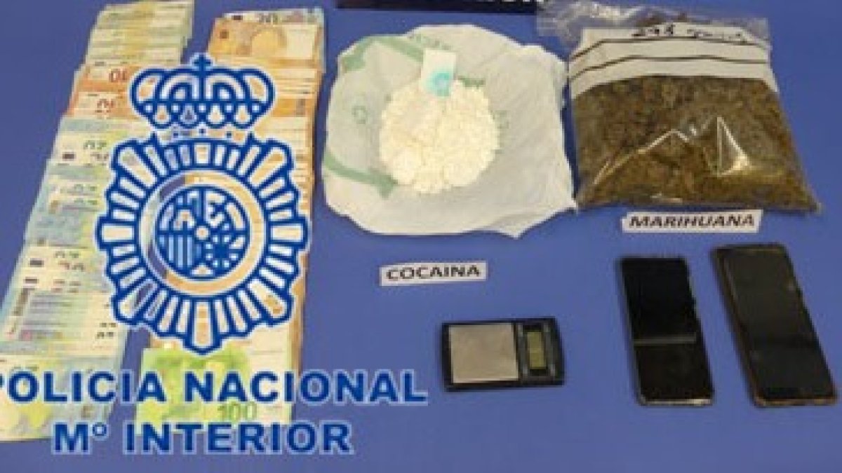 Droga, dinero y material incautado por la Policía Nacional. CNP