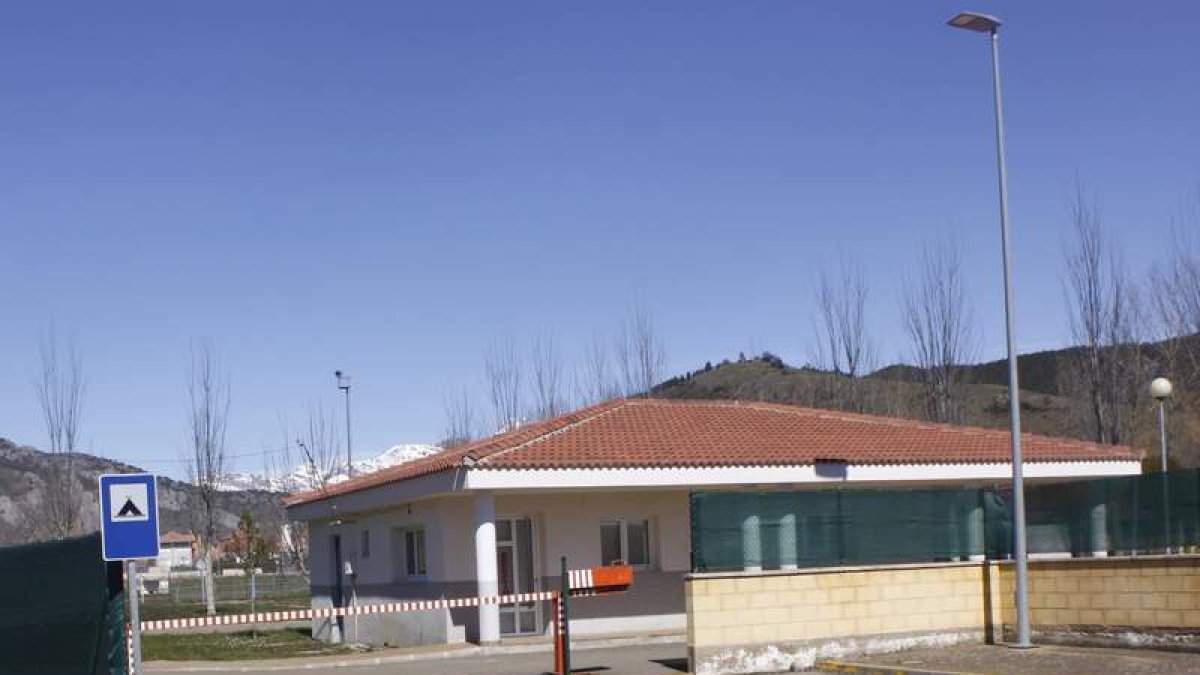Parte de las instalaciones del cámping Reino de Vadinia, de Cistierna. CAMPOS