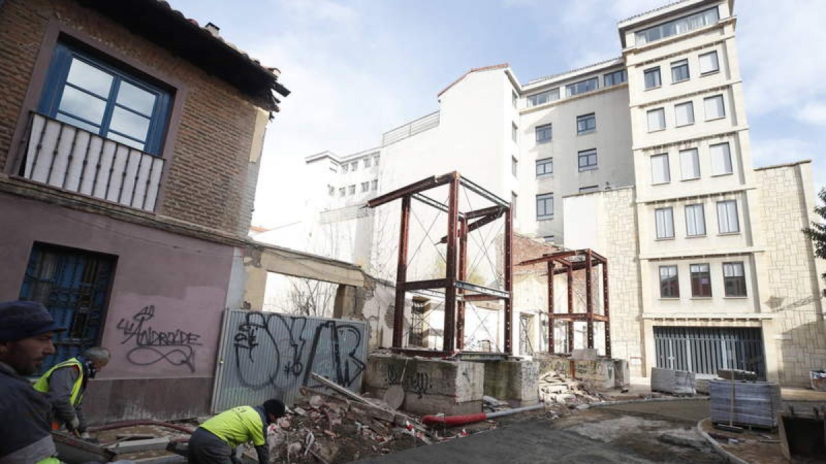 Obras en la plaza de San Pelayo.