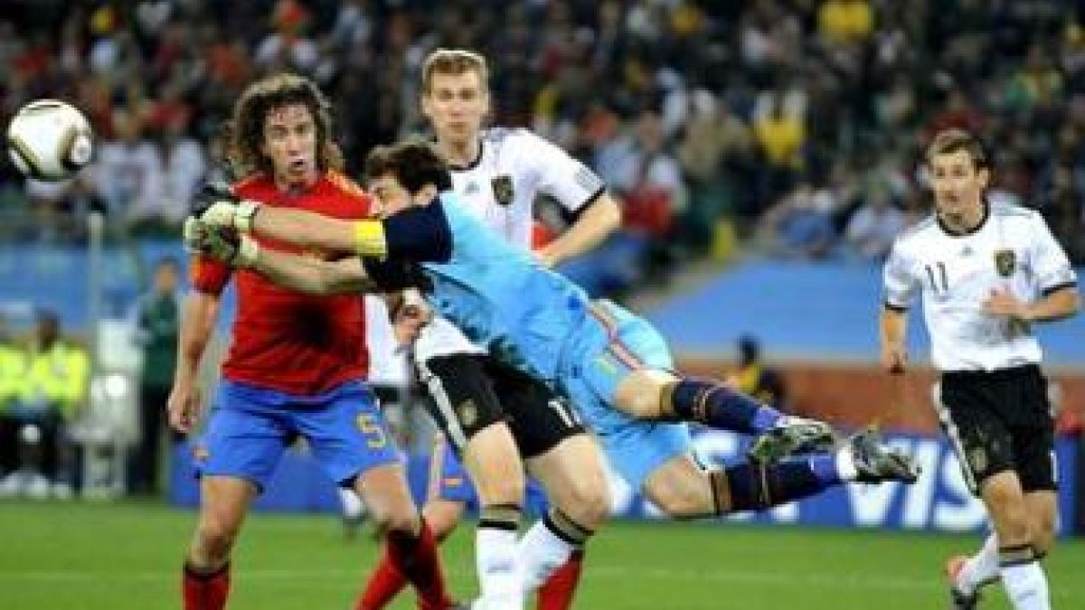 Iker Casillas, el portero de la selección, en un lance del partido ante Alemania.