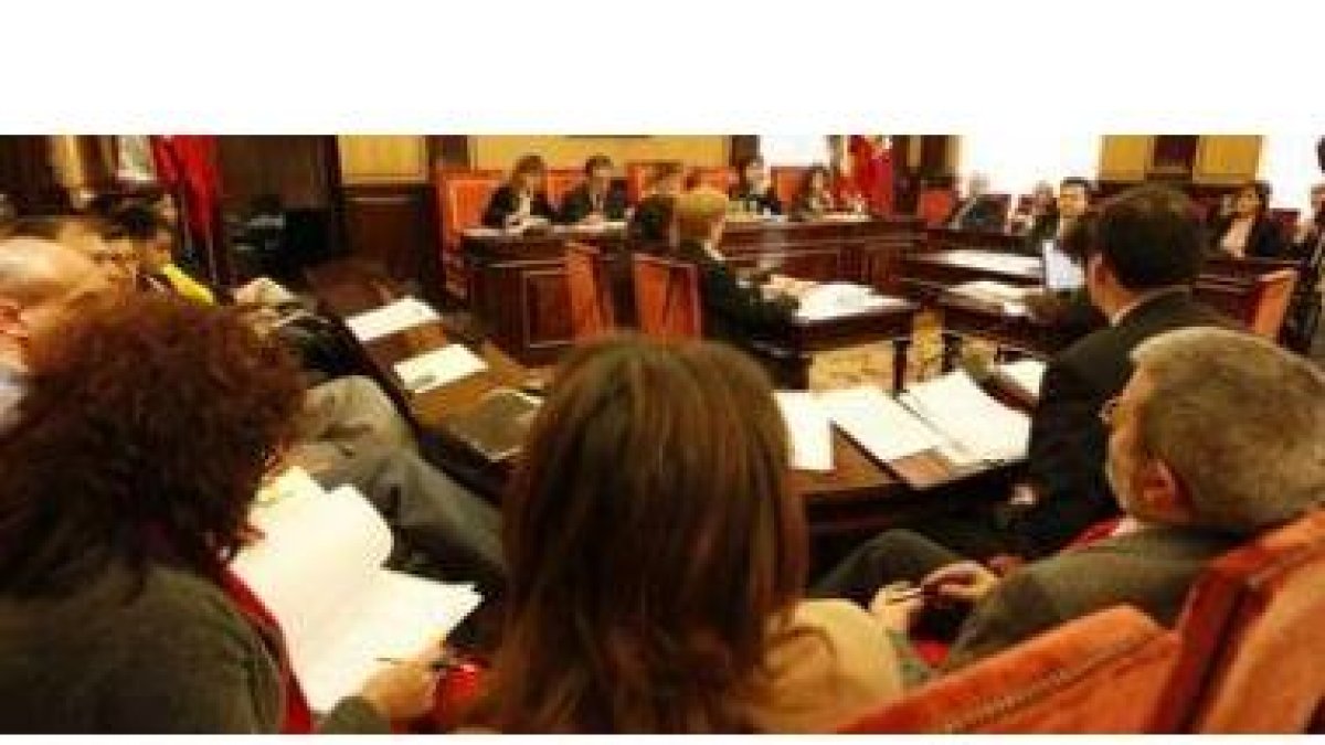 Un momento del pleno municipal de diciembre del 2007 en el que se aprobó la subida del IBI.