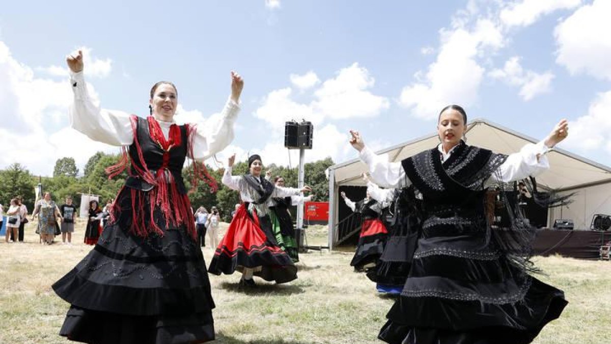 Imagen de unas mujeres bailando