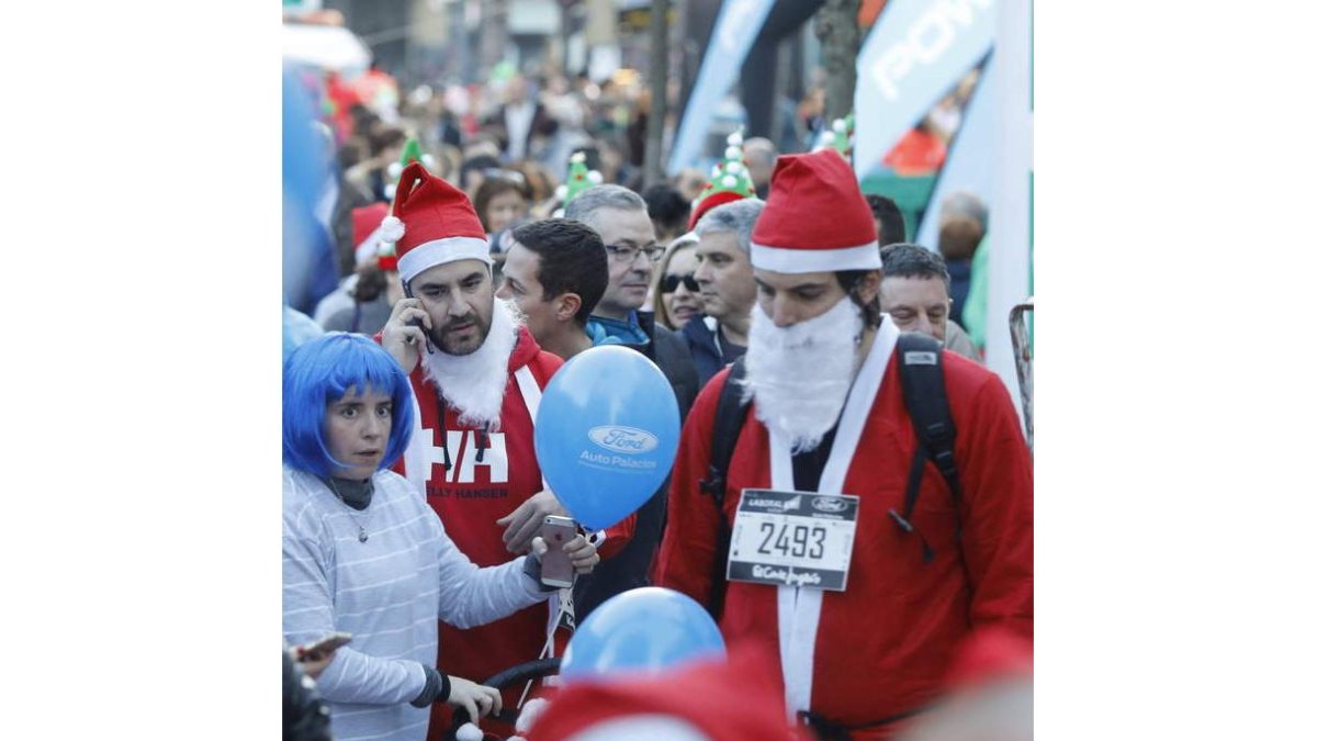 El carácter festivo siempre ha marcado la San Silvestre en León y este año no será menos por su 25 aniversario.