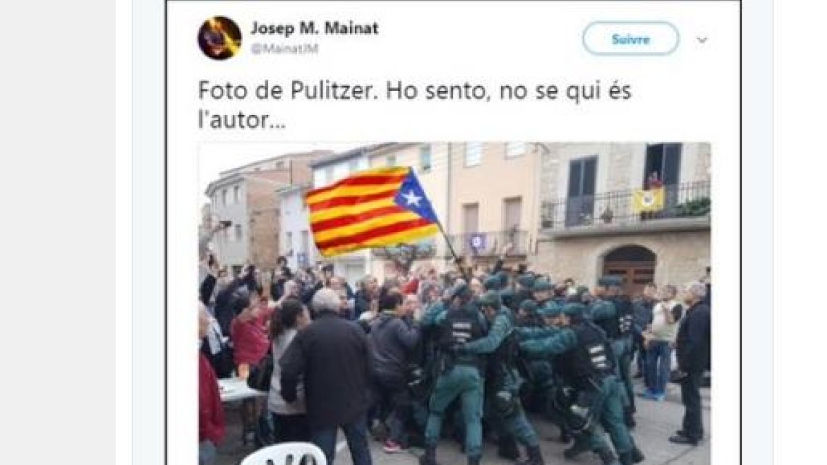 Una de las fotos difundidas en la red que ha sido retocada añadiendo la estelada, que en la foto original nadie portaba.