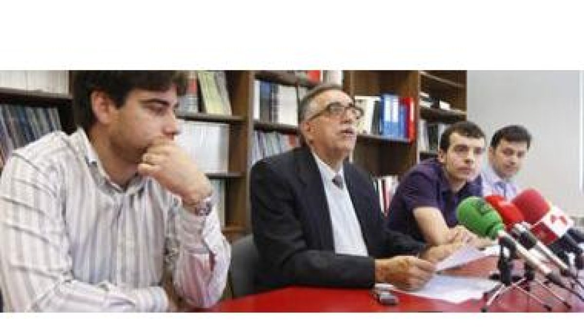 Los científicos Carlos Barreiro, Juan Francisco Martín, Carlos García y Saeid Jami han participado e