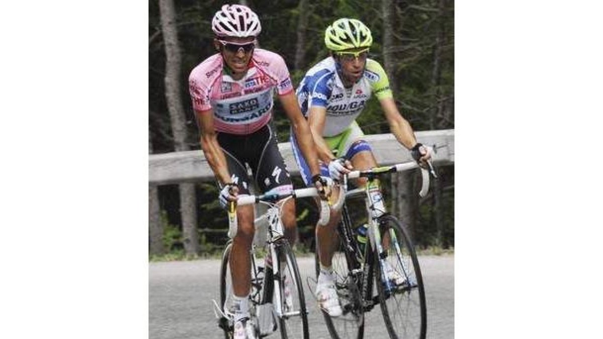 Contador y Nibali. El pinteño tiene el Giro en su mano, el italiano sufrirá para acabar segundo