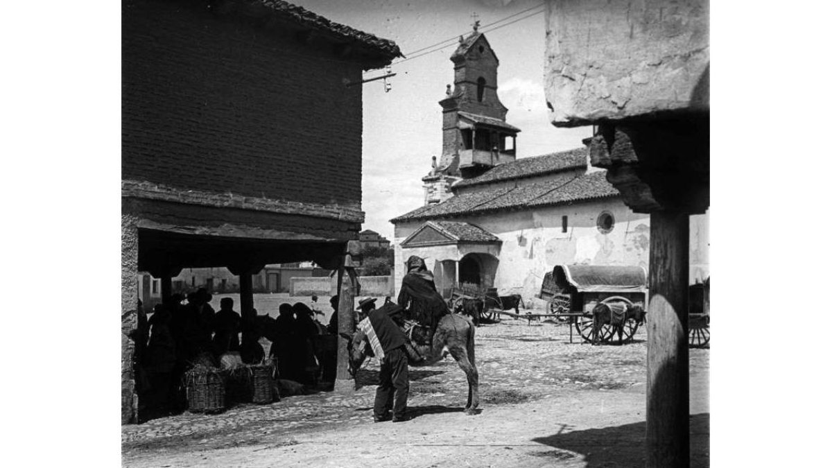 Vista de la plaza de Santa Ana de León.