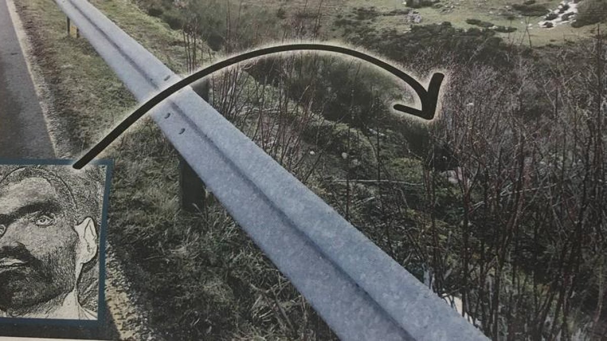 Imagen cedida por la Guardia Civil del lugra donde apareció el cuerpo, que puede verse entre la maleza.