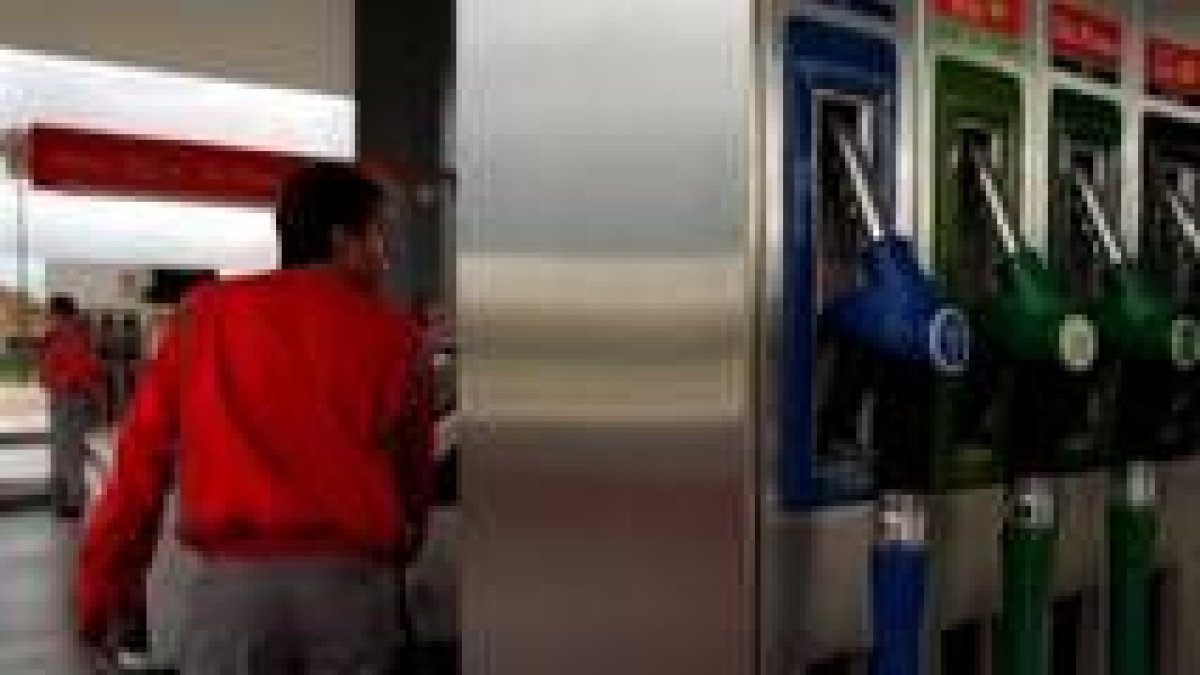 Los conductores de Castilla y León podrían pagar hasta 2,4 céntimos más por cada litro de gasolina