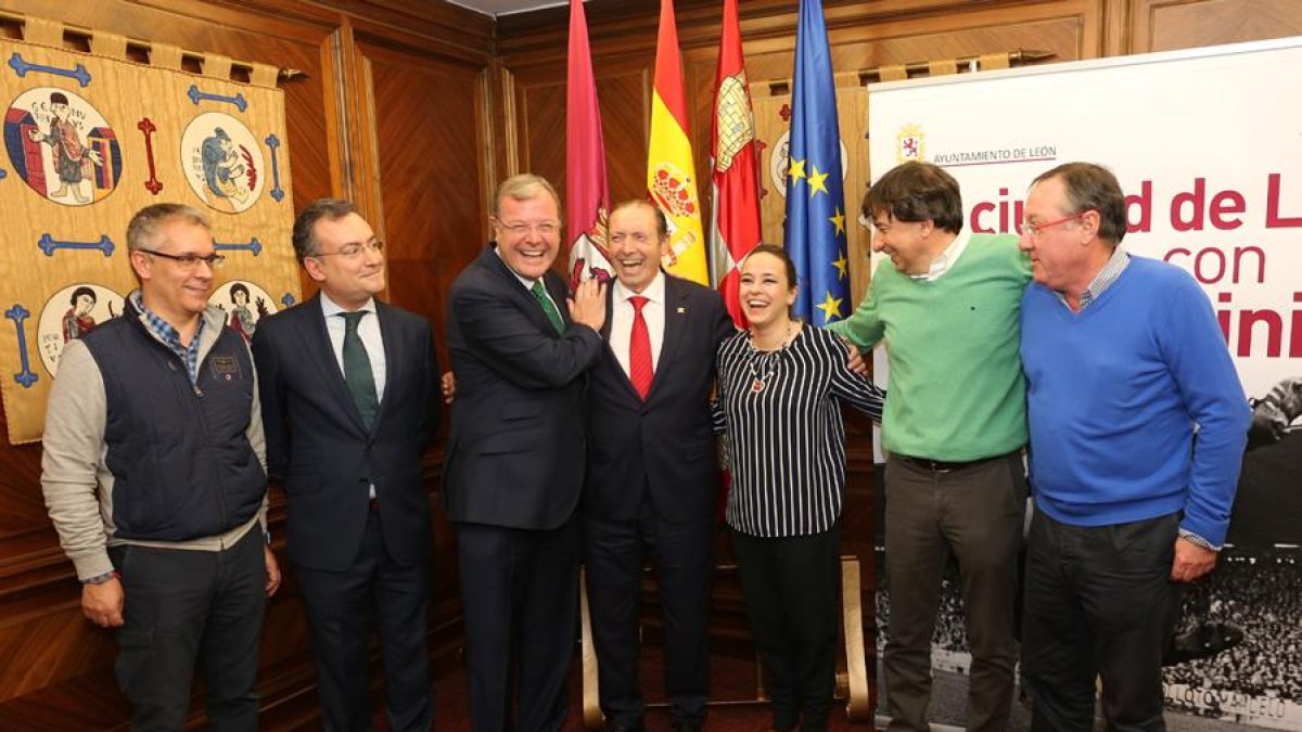 Enrique Castro, Quini, tras ser recibido hoy en el Ayuntamiento para recoger