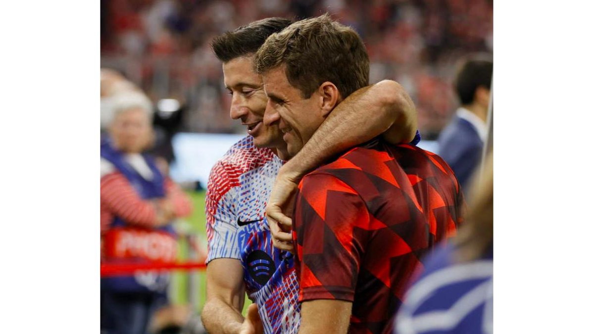 Robert Lewandowski y Thomas Mueller se reencontraron con motivo del partido de Champions. WITTEK