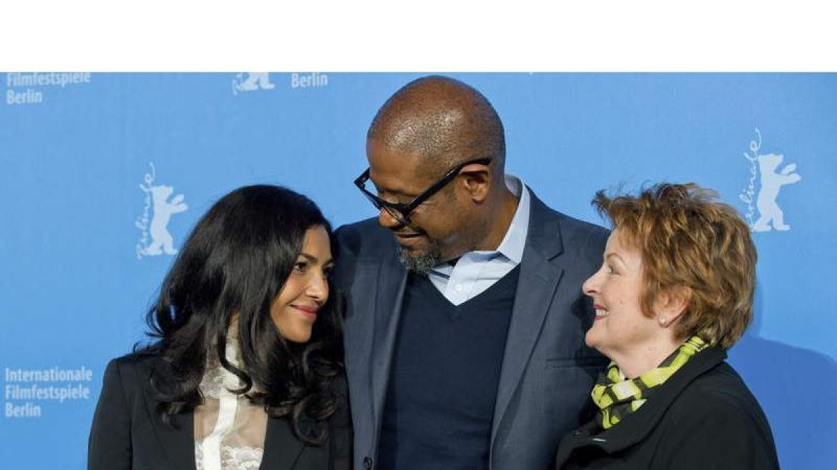 Forest Whitaker posa con la actriz británica Brenda Blethyn y la mexicana Dolores Heredia.