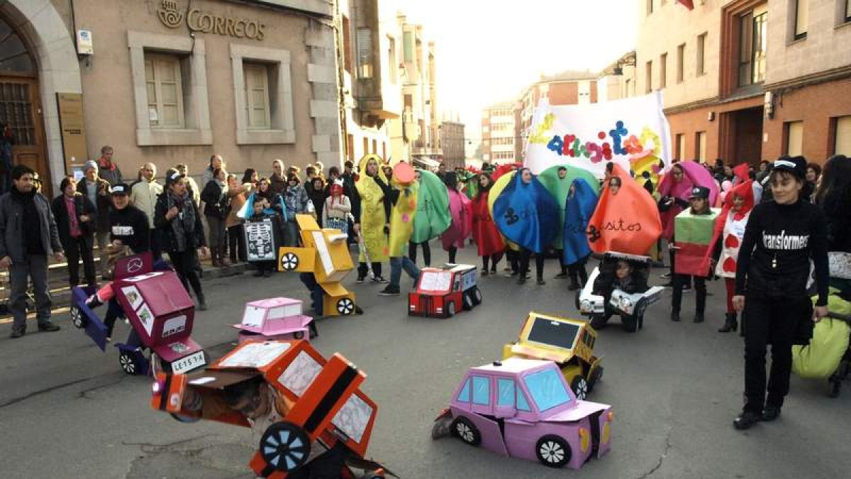 El grupo «Transformers», ganador del carnaval.