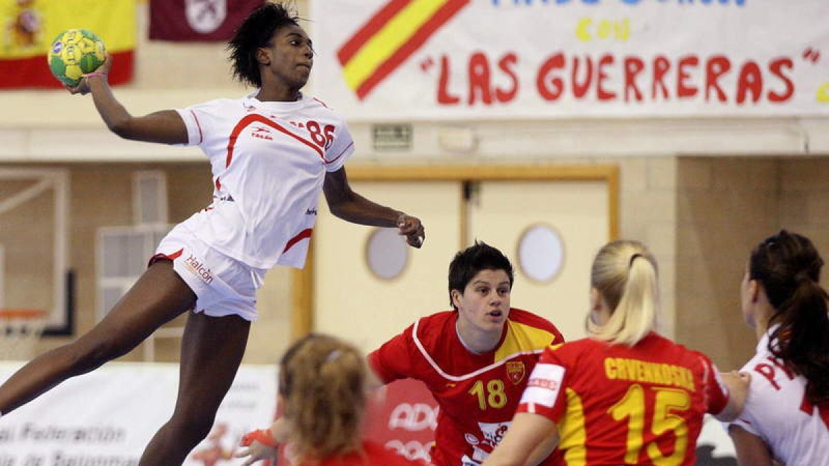 Las ‘Guerreras’  no se estrenaron con buen pie.
