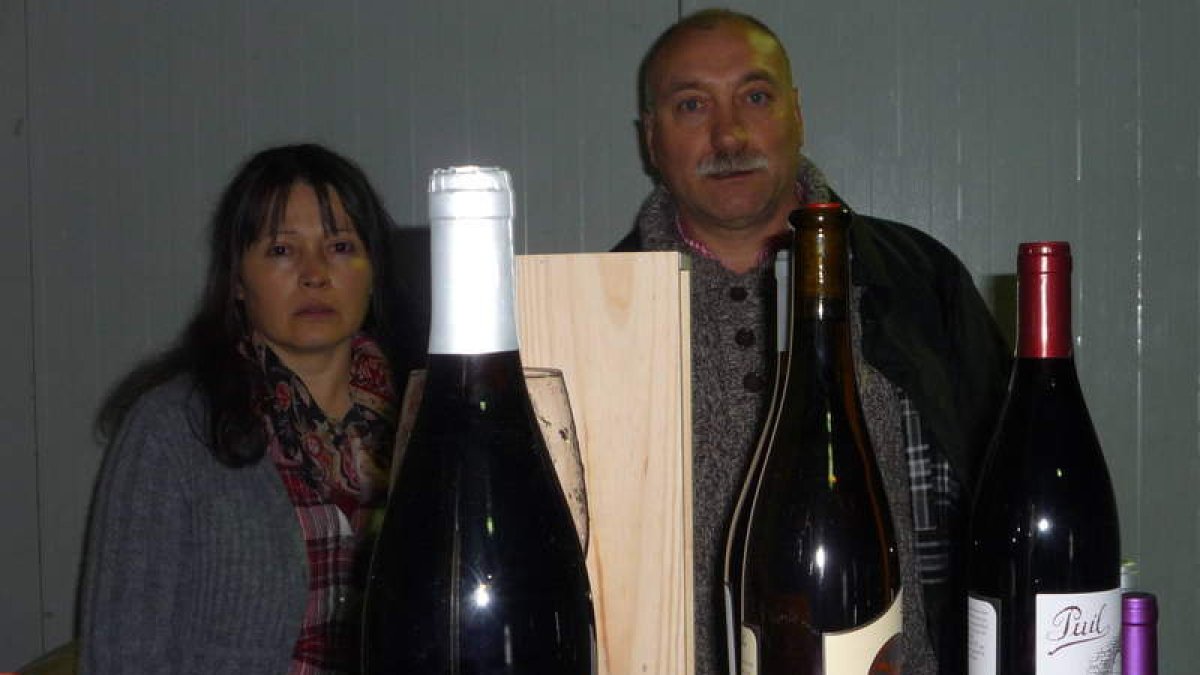 García Courely Tito Alba,en la bodega en la que el matrimonio elabora los ‘Puil’, ubicada en Villafranca.