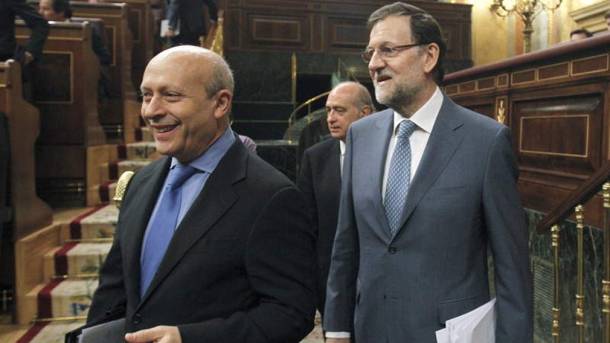 Wert y Rajoy, durante la sesión de control al Ejecutivo.
