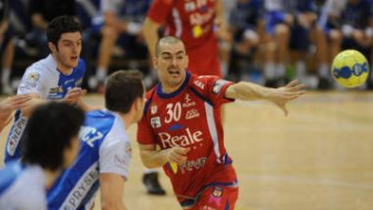 Doder, en un partido con el Reale Ademar esta temporada.