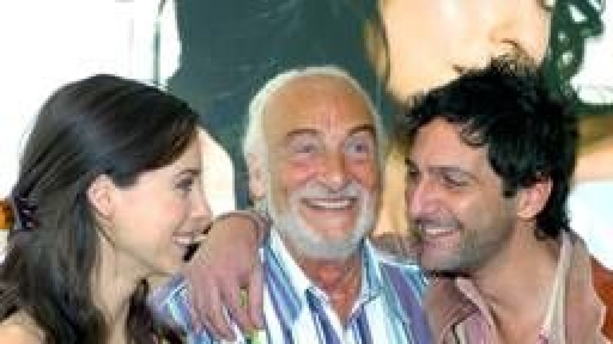 De izquierda a derecha Leticia Dolera y Héctor y Ernesto Alterio