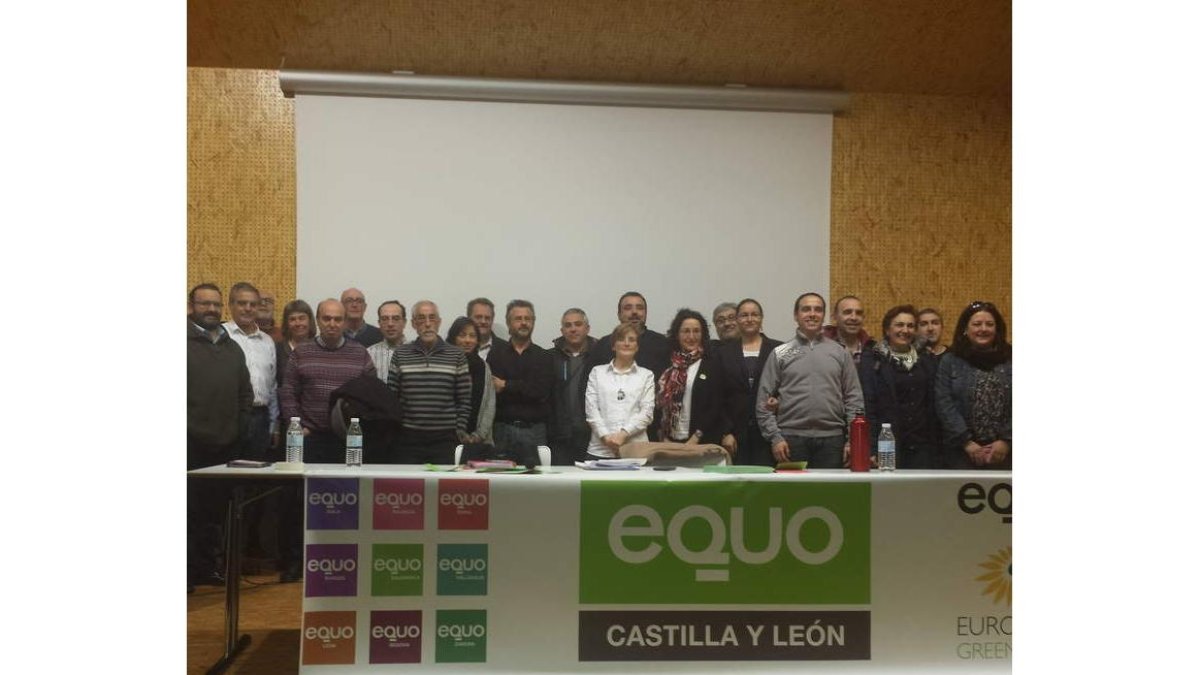 Foto de familia de los participantes en la asamblea. P. S.
