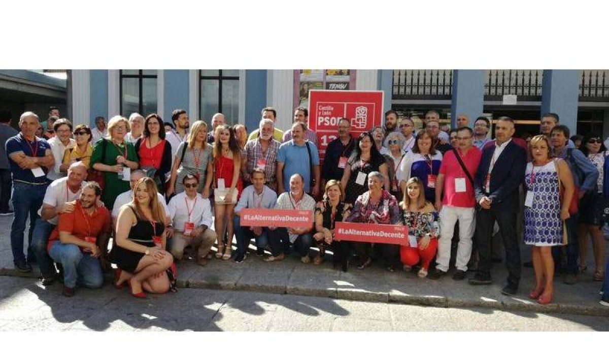 La delegación leonesa en el congreso autonómico celebrado en Zamora durante el fin de semana contó con 69 integrantes. DL