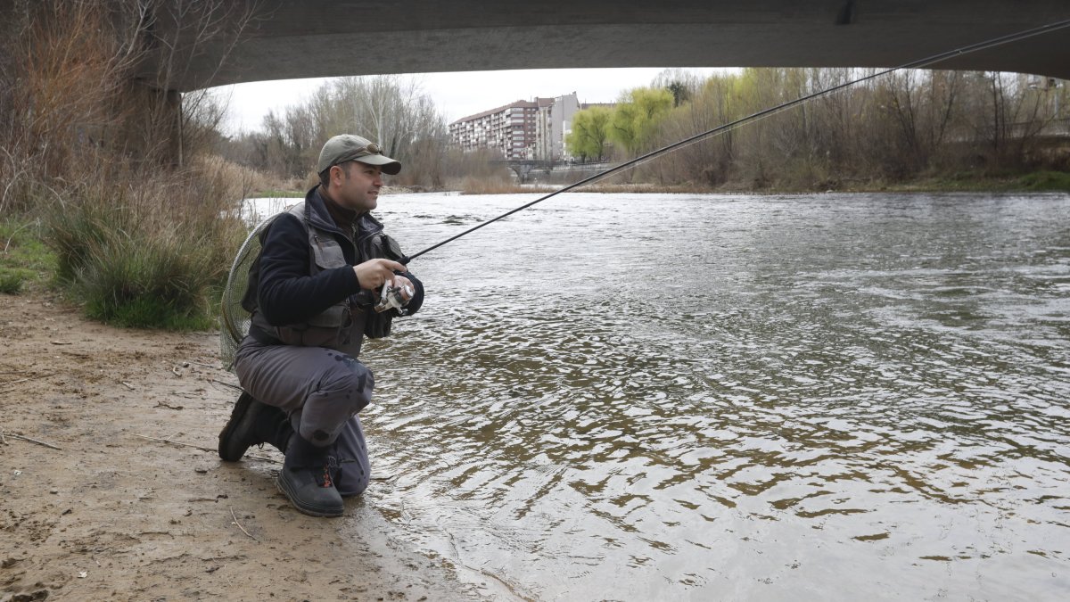Fotografía del inicio de la temporada de pesca del año pasado. MARCIANO PÉREZ