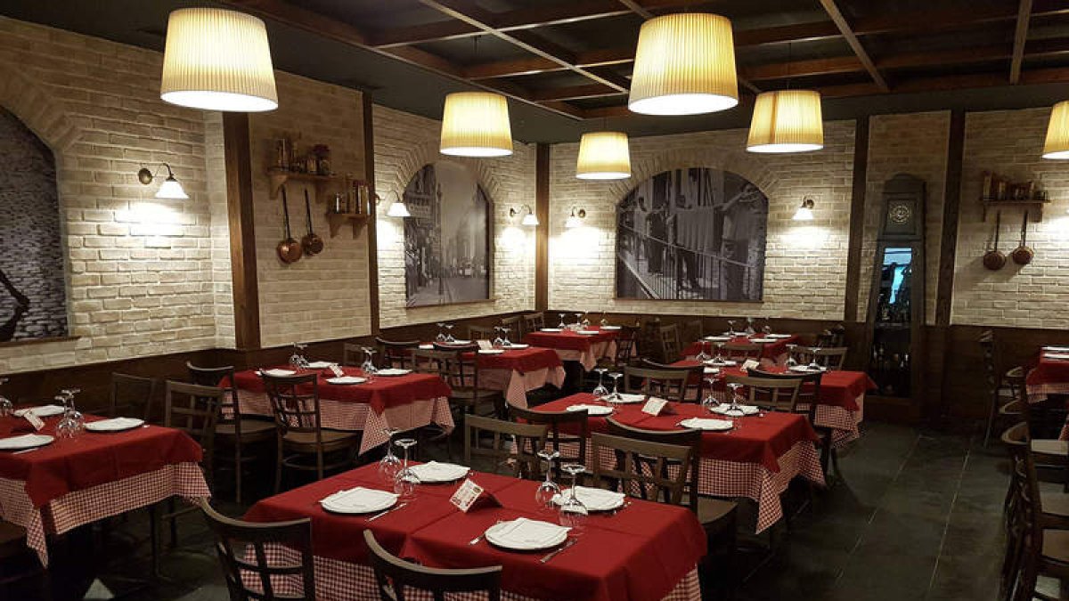 El restaurante Cambalache posee capacidad para más de 100 comensales en dos ambientes, un comedor y otra zona informal de tapeo. Dispone de carta para celíacos.