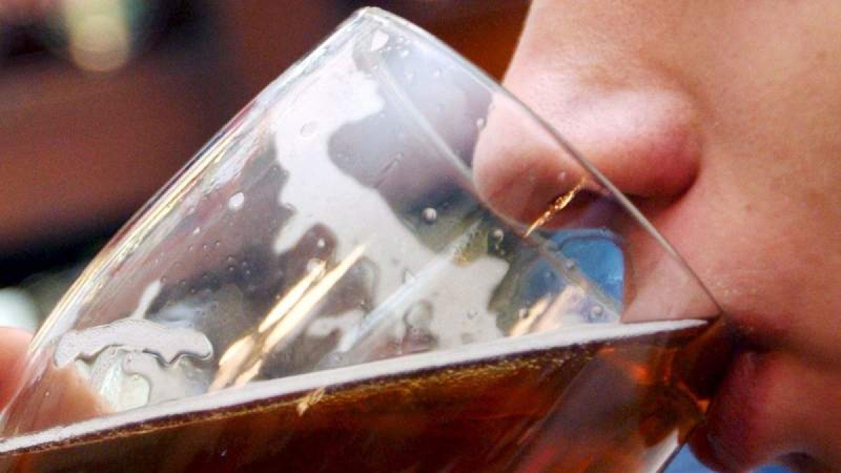 Alcoholismo en los más jóvenes. ANDY RAIN