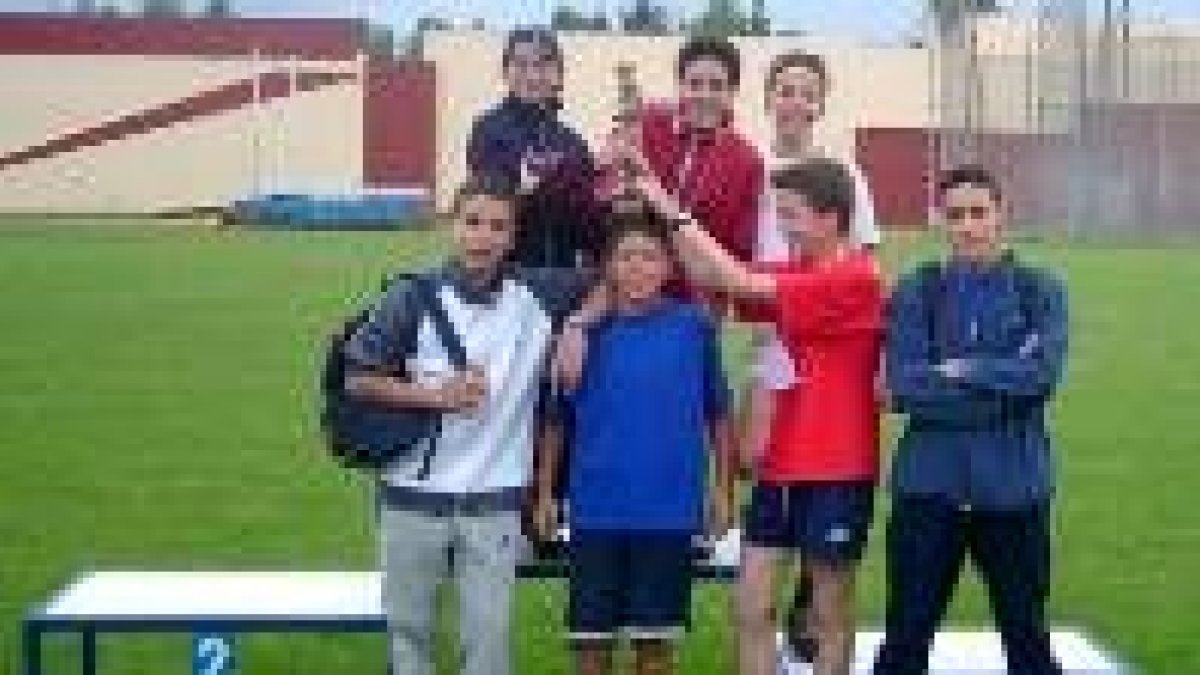 El IES Padre Isla fue el vencedor de la prueba por equipos en la competición masculina