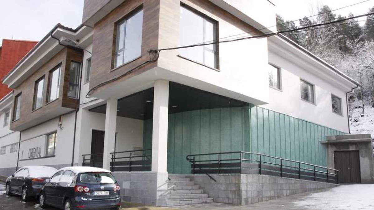 Fachada principal del Museo Bíblico y Oriental de Cistierna. CAMPOS