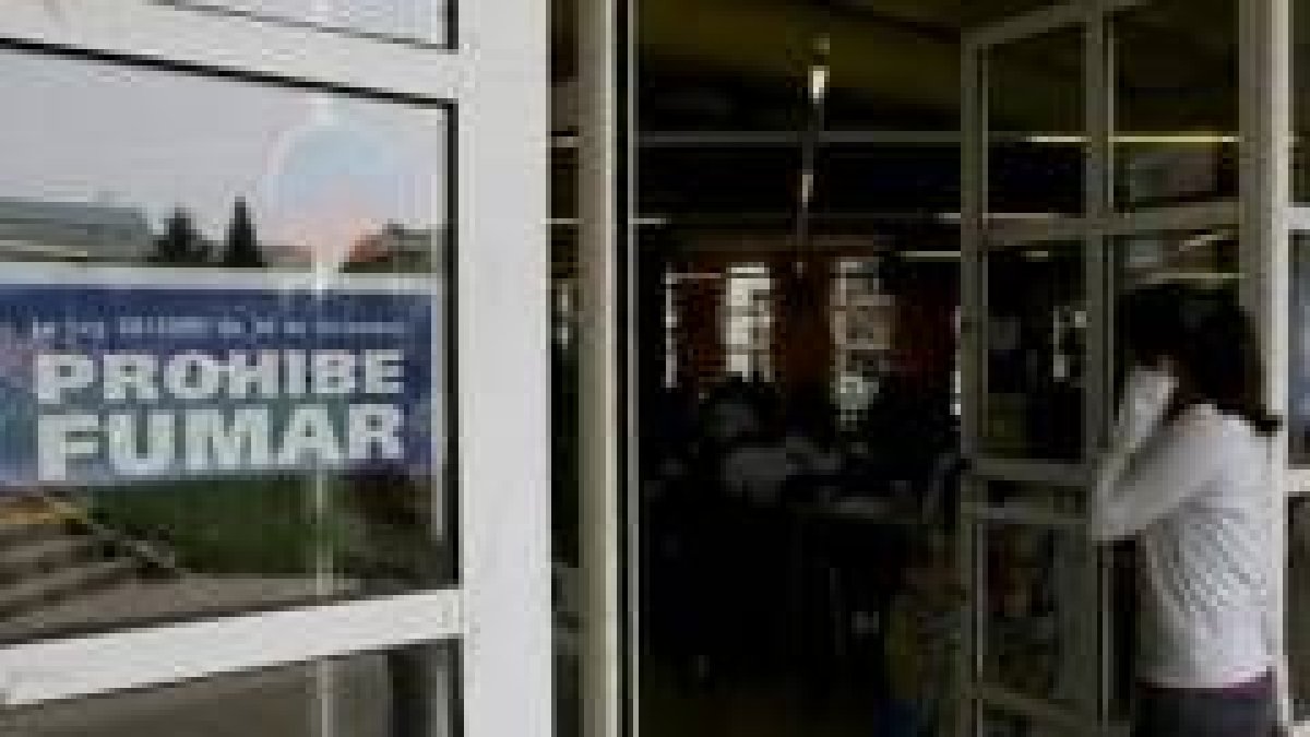 La hostelería debe adecuarse a la norma antitabaco