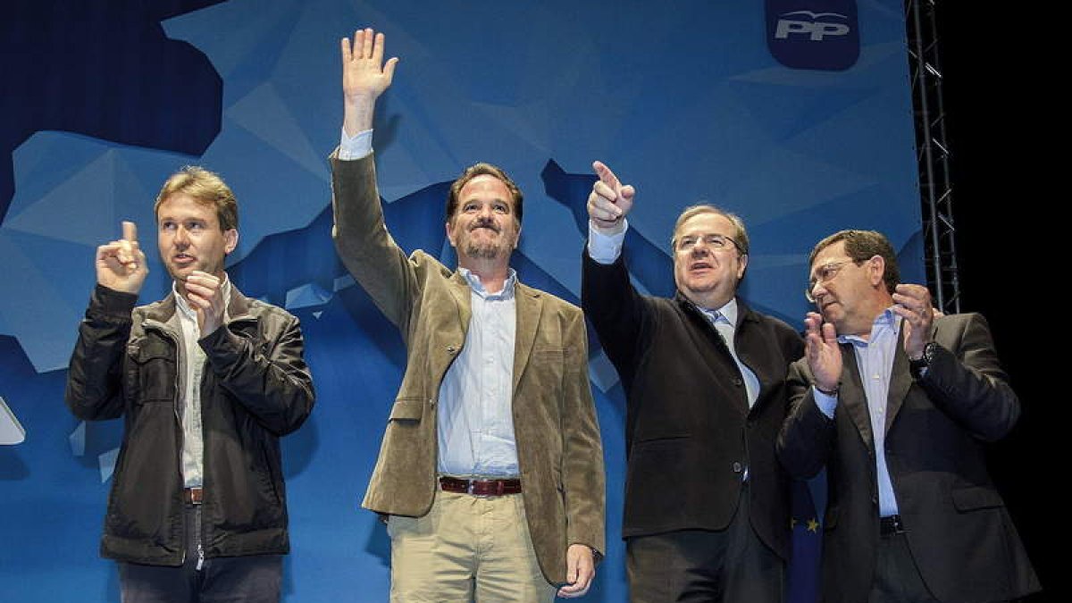 Herrera, con Iturgáiz, el alcalde de Burgos y el presidente provincial del PP.