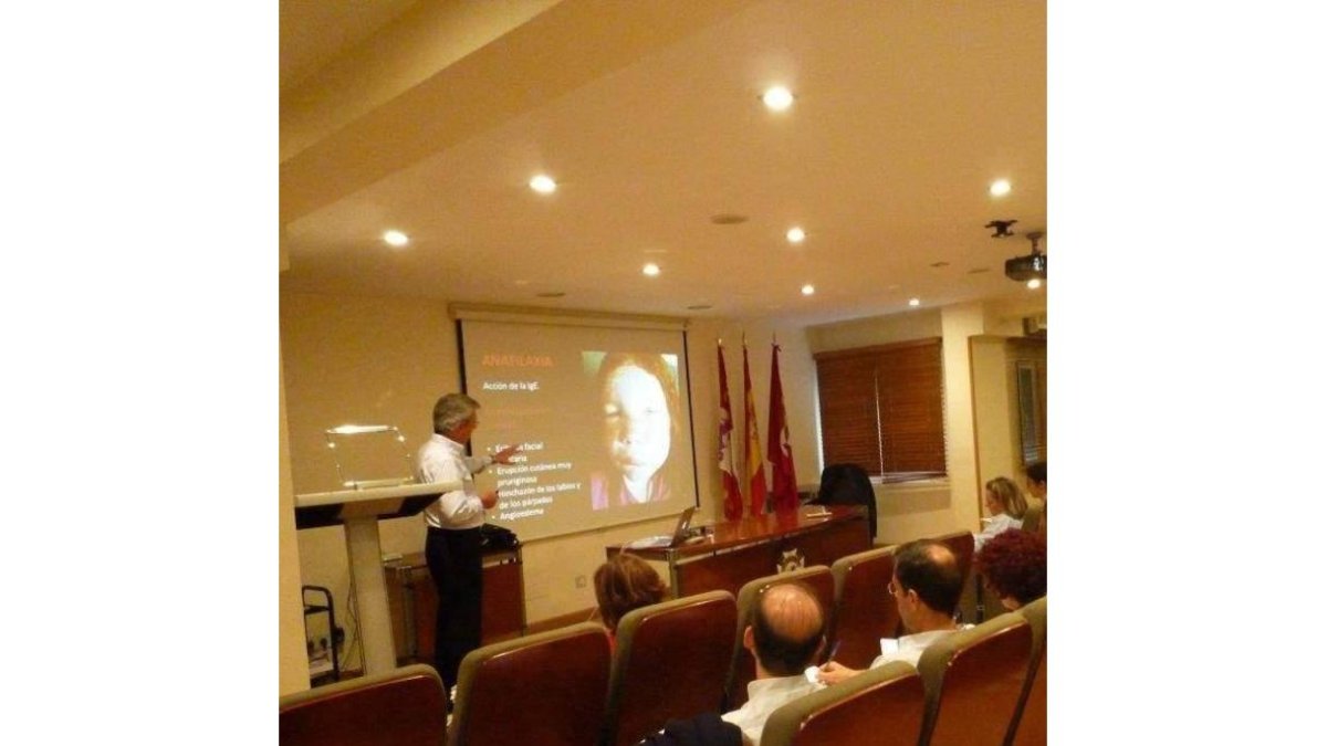 Purificación González es la responsable del Laboratorio del Colegio Oficial de Farmacéuticos.