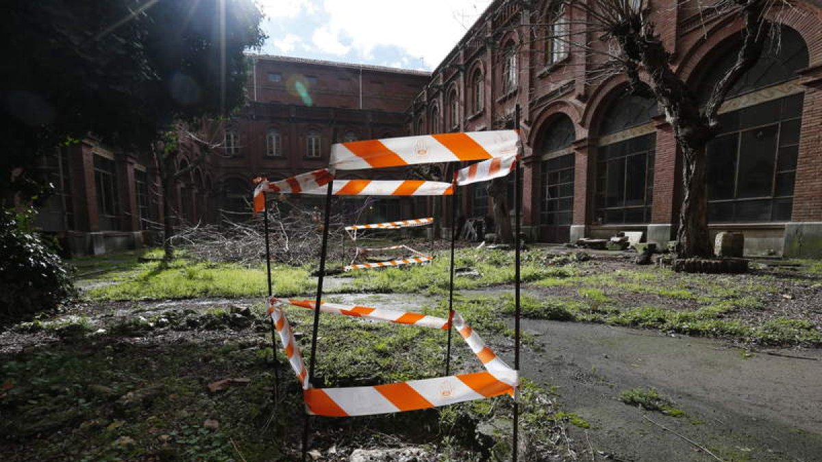 Restos de las catas realizadas ya en el patio del Seminario Mayor para estudiar el terreno sobre el que se asentará la cúpula