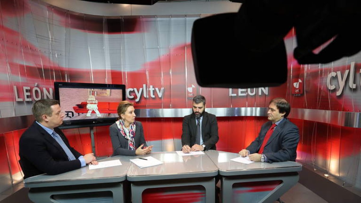 Germán Gavela, María Victoria Seco, Roberto Núñez y Alberto Domingo, durante el programa que se emitió anoche. RAMIRO