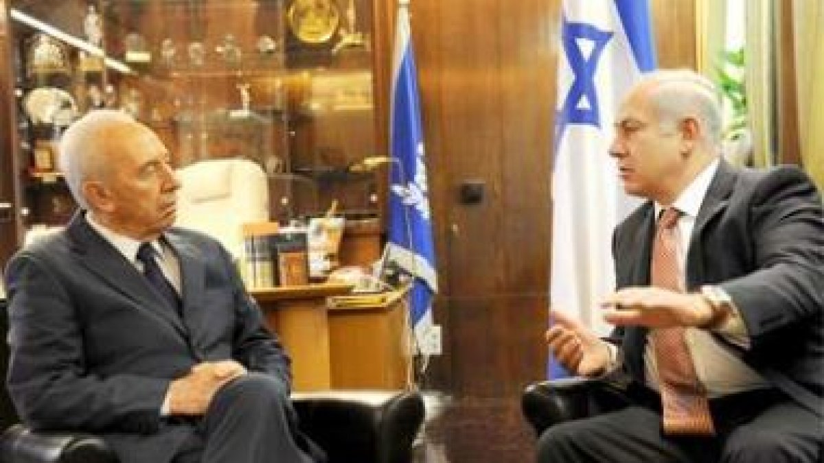 Peres, durante su reunión con el primer ministro electo, Benjamín Netanyahu, en la residencia presid