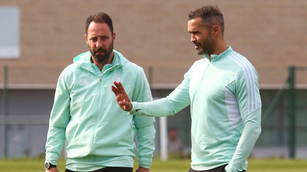 Juanfran ofrecerá este mediodía su última rueda de prensa prepartido de esta campaña. L. DE LA MATA