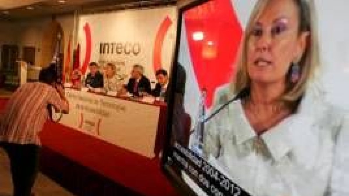 Francisco Fernández, Amparo Valcarce, Francisco Ros y Enrique Martínez presentaron el nuevo centro