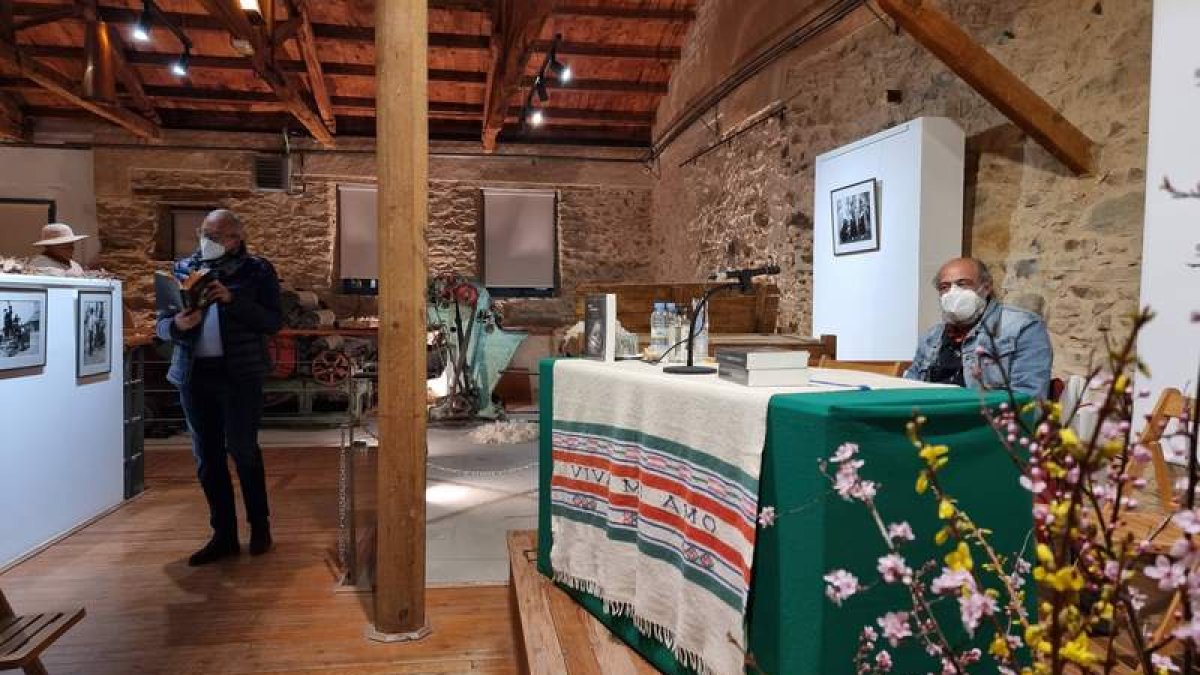 Un momento del acto del pasado sábado en Val de San Lorenzo. DL