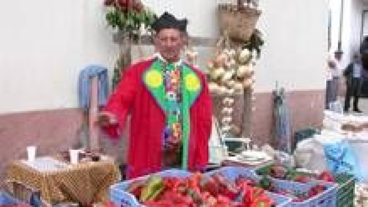 Durante la feria desfilaron carros y remolques cargados de productos