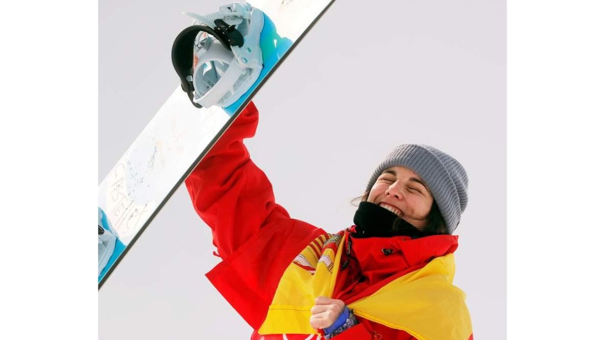 Queralt celebra su éxito olímpico bañado en plata. SHIPENKOV