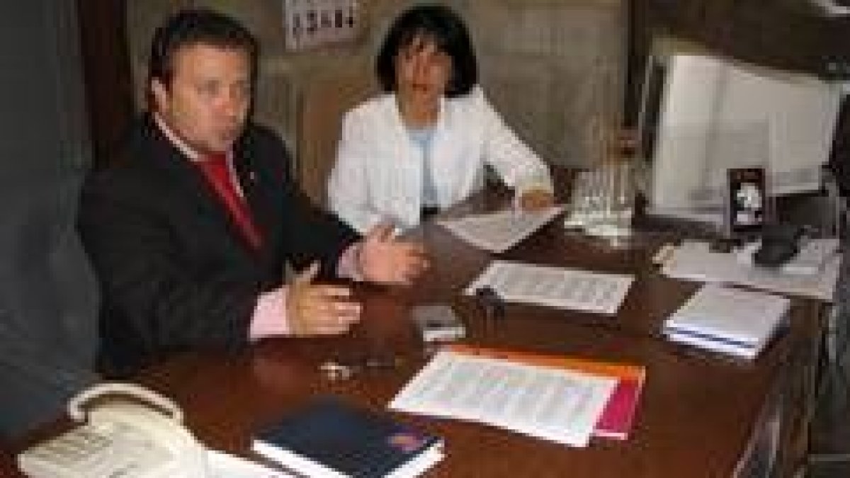 Pablo Peyuca y Celi Gómez durante su comparecencia de ayer ante la prensa