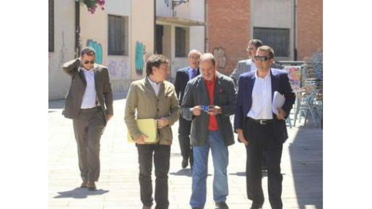 Socialistas y populares antes de la asamblea de Pongesur.