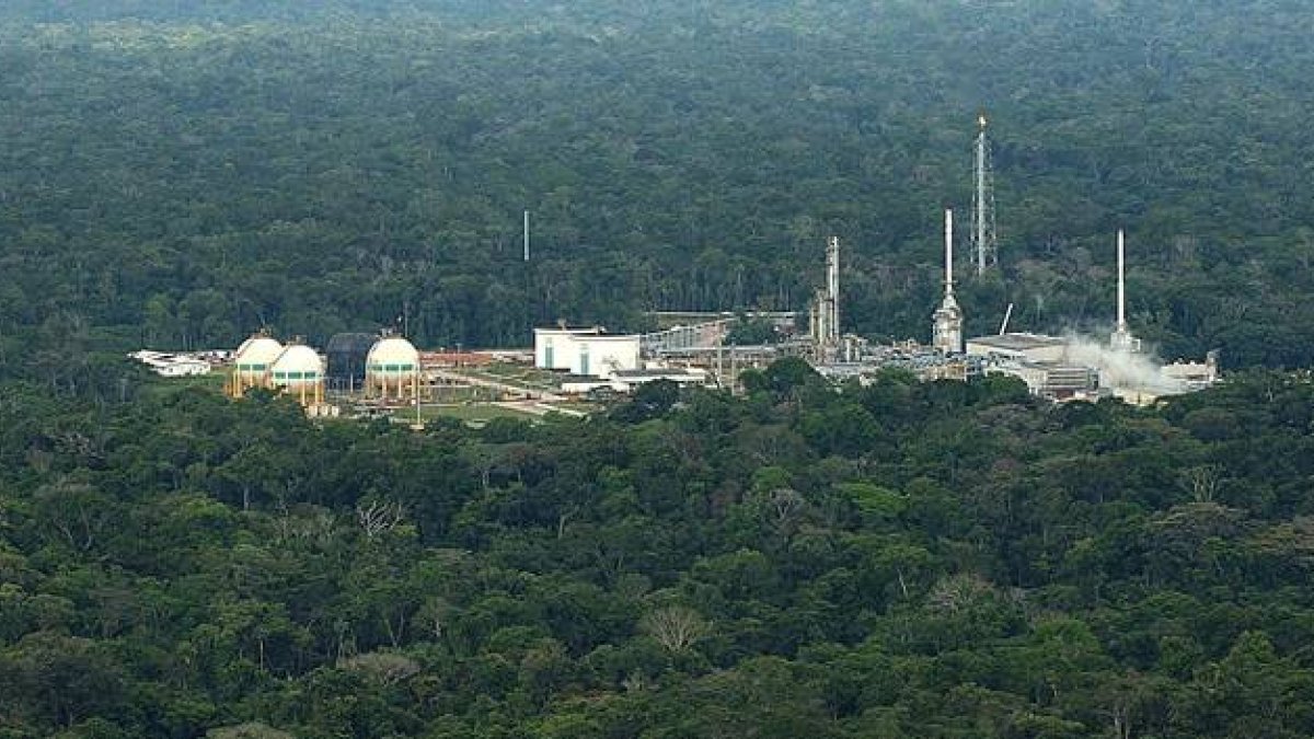 Industria de hidrocarburos donde se extrae gas natural.