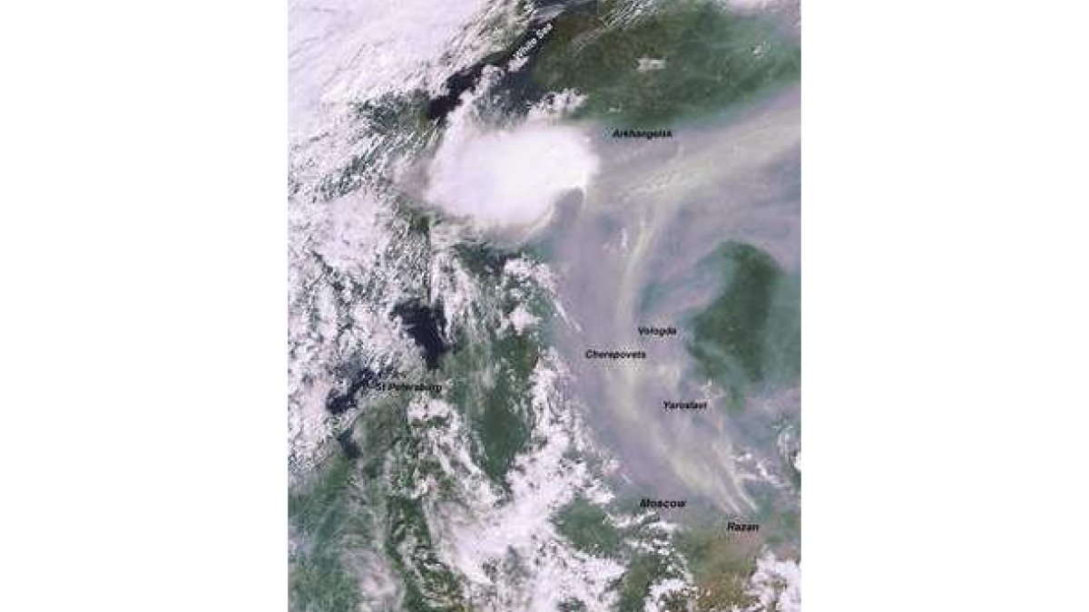 Un satélite muestra el humo de los incendios de Rusia