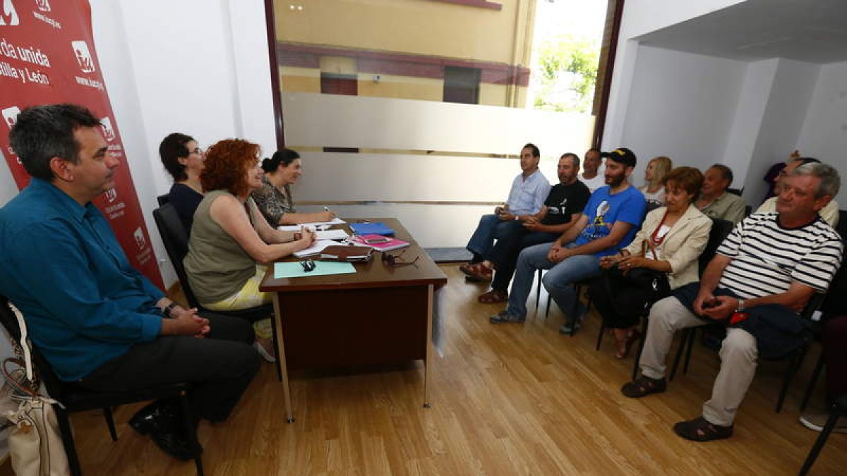 Eloína Terrón, en la asamblea que celebró ayer IU para valorar posturas respecto a la Alcaldía