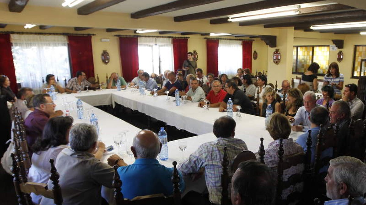 Los críticos en su primera reunión en Astorga, en julio del año pasado.