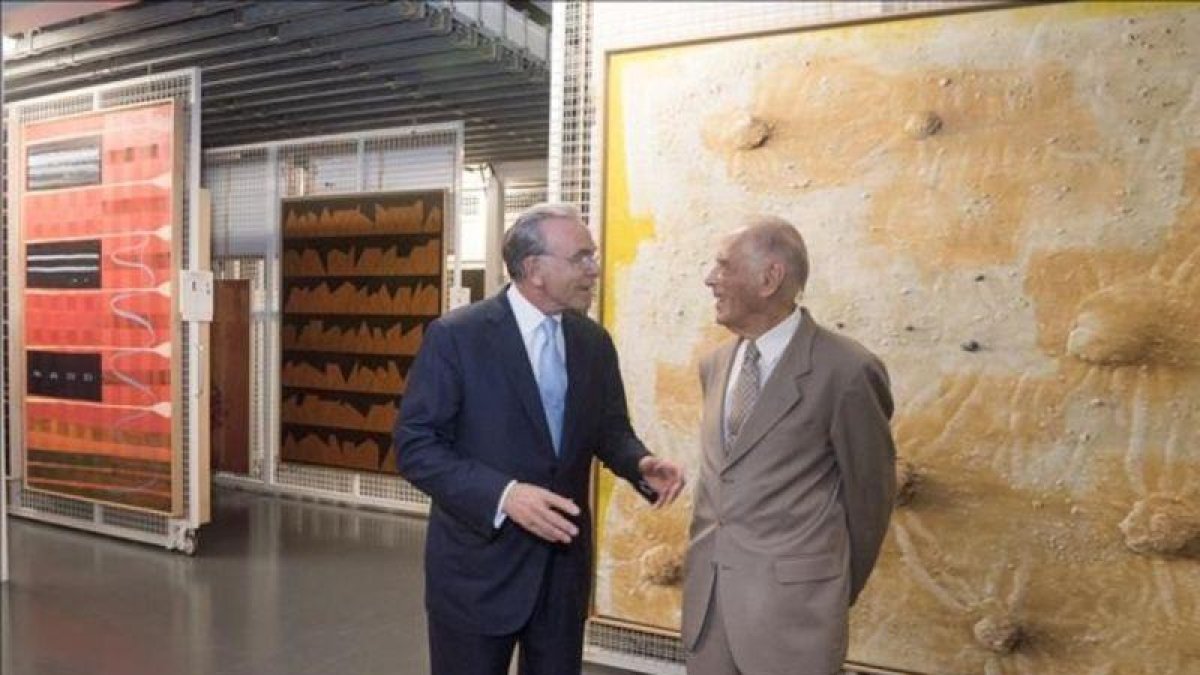 Isidre Fainé, presidente de la Fundació Bancària La Caixa, y Josep Vilarasau, impulsor de la colección de arte contemporáneo de la institución.